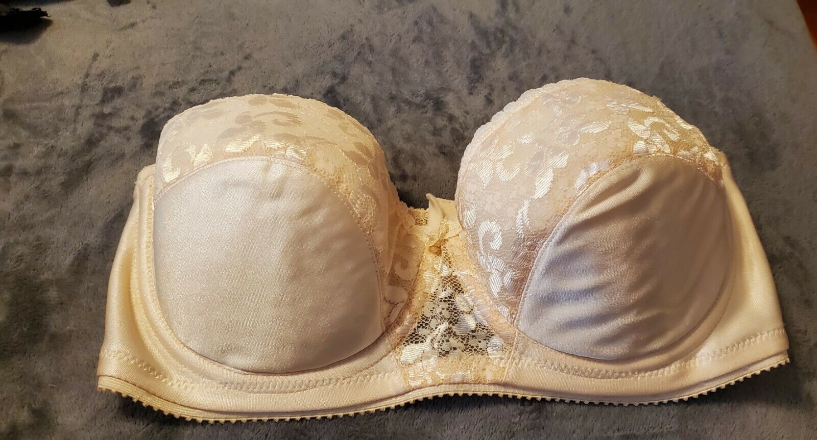 WOMENS BEIGE PADDED CARNIVAL STRAPLESS BRA - SIZE 36C - $30.00