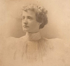 Cabinet Card Attractive Woman in White Fred Davis Studio Boston Massachusetts MA - $27.67