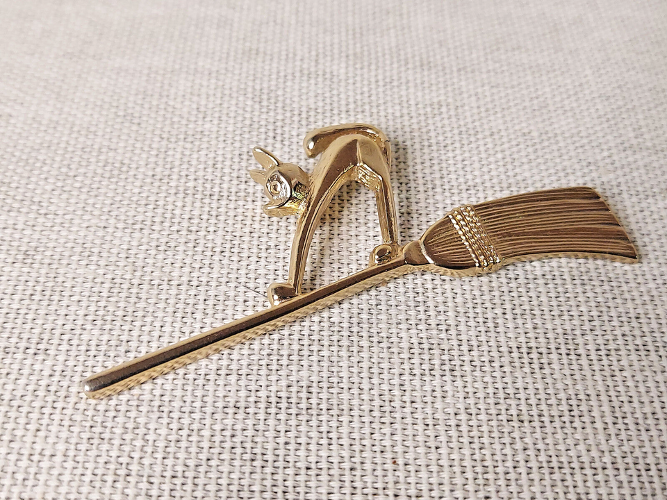 Vintage Avon, Cat On A Broomstick, Gold Tone Brooch - $23.62