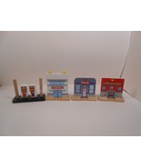 KidKraft Thomas the Train Wood Gas Station, Hospital, Police - $180.02 MXN