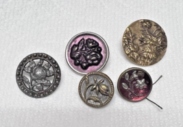 5 Antique Round Metal Picture Buttons Flowers of all Shapes - $304.57 MXN
