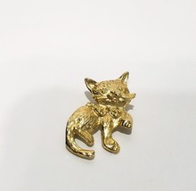 Vintage Cat Standing Paw Up Gold Tone  Brooch Pin 1&quot; Animal - £13.59 GBP