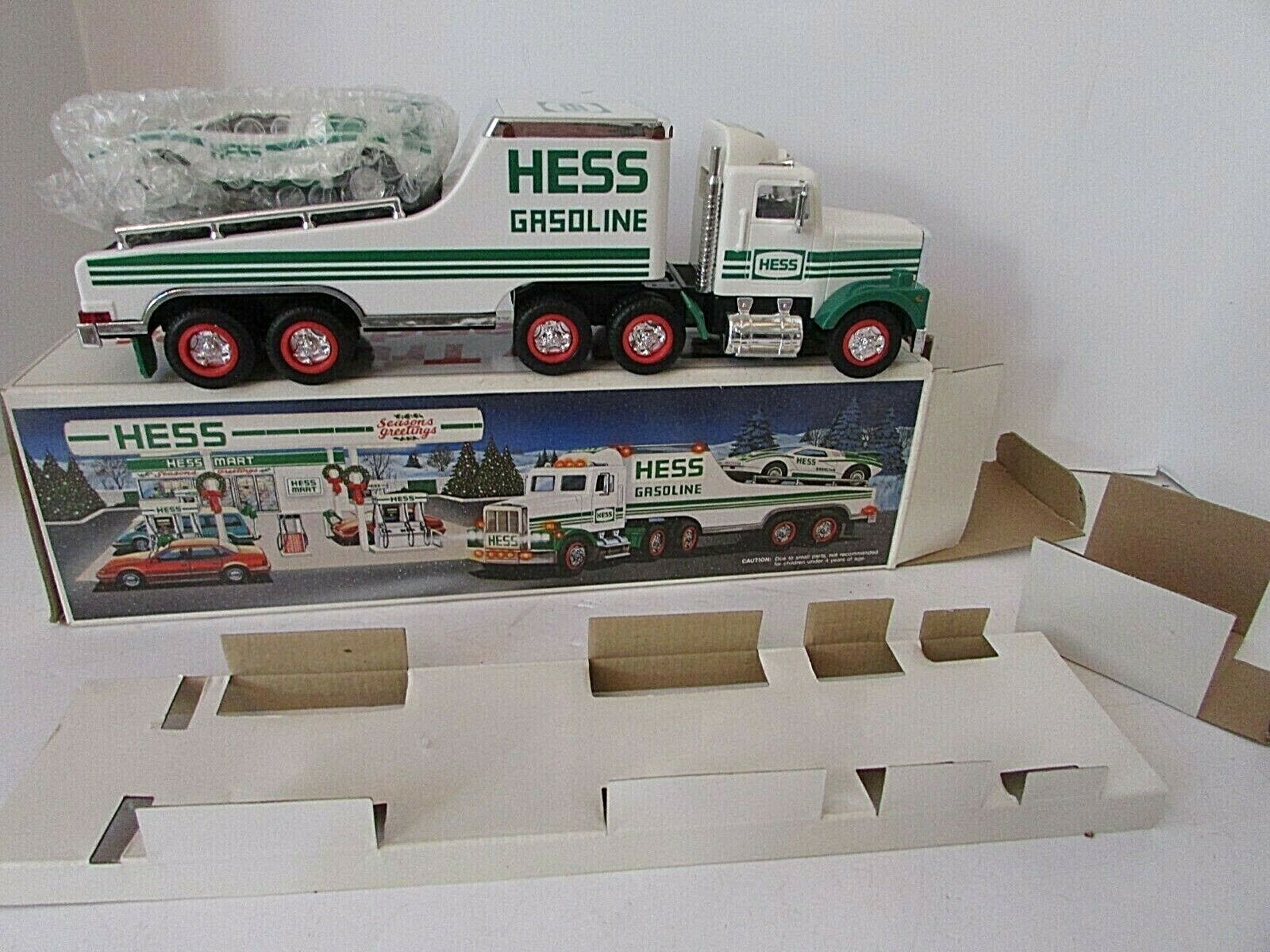 HESS 1997 TOY TRUCK AND RACER WHITE LIGHTS UP WITH BOX &amp; RACER CAR LotD - $14.20
