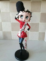 Extremely Rare! Betty Boop Beefeater England Figurine Statue  - $333.00