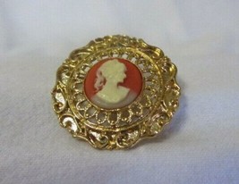 VINTAGE COSTUME JEWERLY CAMEO GOLD ROUND BROOCH PIN NOT MARKED - £6.86 GBP