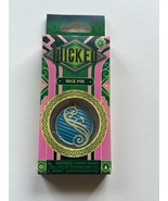 NEW Wicked Shiz University 1.5&#39;&#39; Pin - $213.82 MXN
