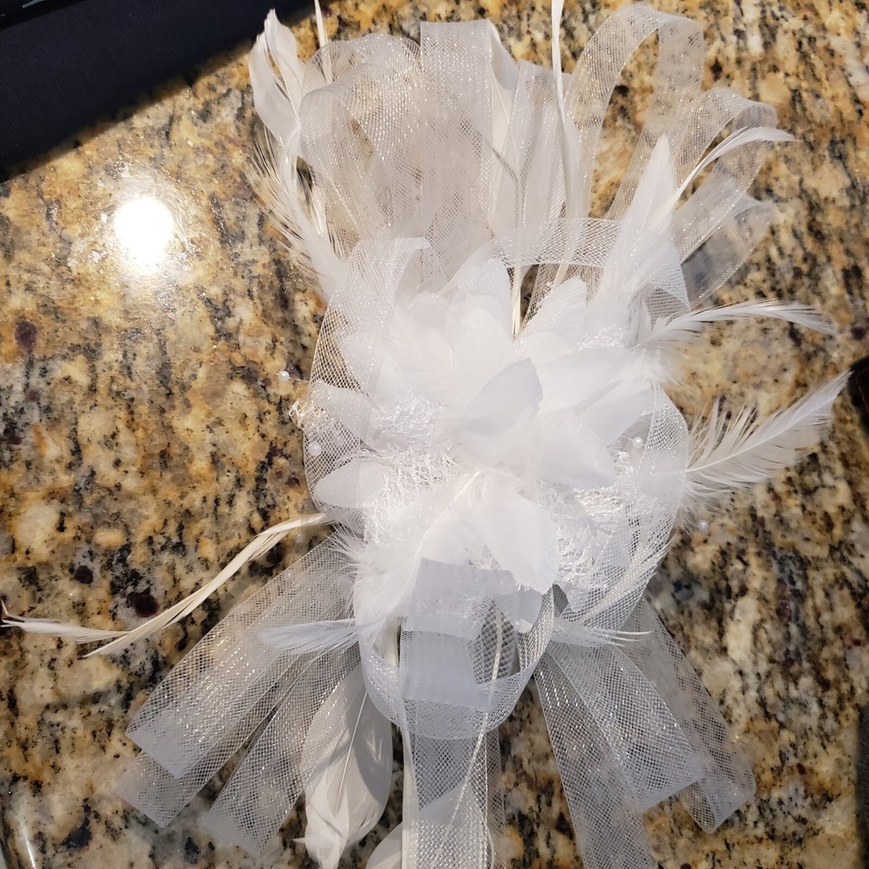 UNBRANDED WOMEN WHITE FEATHERS RIBBON FASCINATOR CLIPON PARTY HEADPIECE ... - $7.91