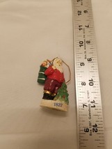 Vintage Russ Santa Through The Ages Sculptstone Ornament Year 1822 - £3.73 GBP