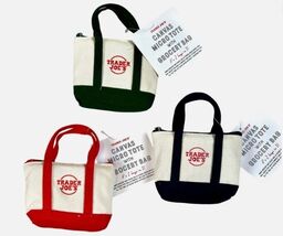 Trader Joe&#39;s Canvas Micro Tote with Grocery Bag Set Of 3 2025 CHRISTMAS ... - €36,94 EUR