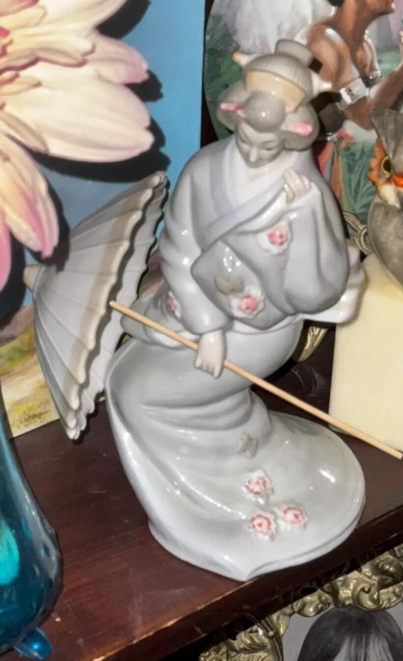 Vintage Toyo Japanese Geisha Girl Holding Umbrella Porcelain Figurine - £100.42 GBP