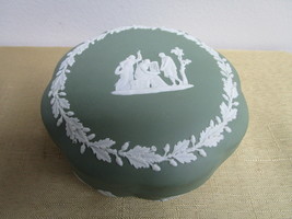 Wedgewood green Jasperware classic GREEK DECOR, round covered trinket [91] - £59.21 GBP