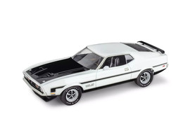 Level 4 Model Kit 1971 Ford Mustang Boss 351 1/25 Scale Model Revell - £37.28 GBP