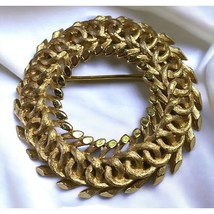 Crown Trifari Brooch Brushed Gold Tone Link Chain Knot Twist Signed Vint... - £27.87 GBP