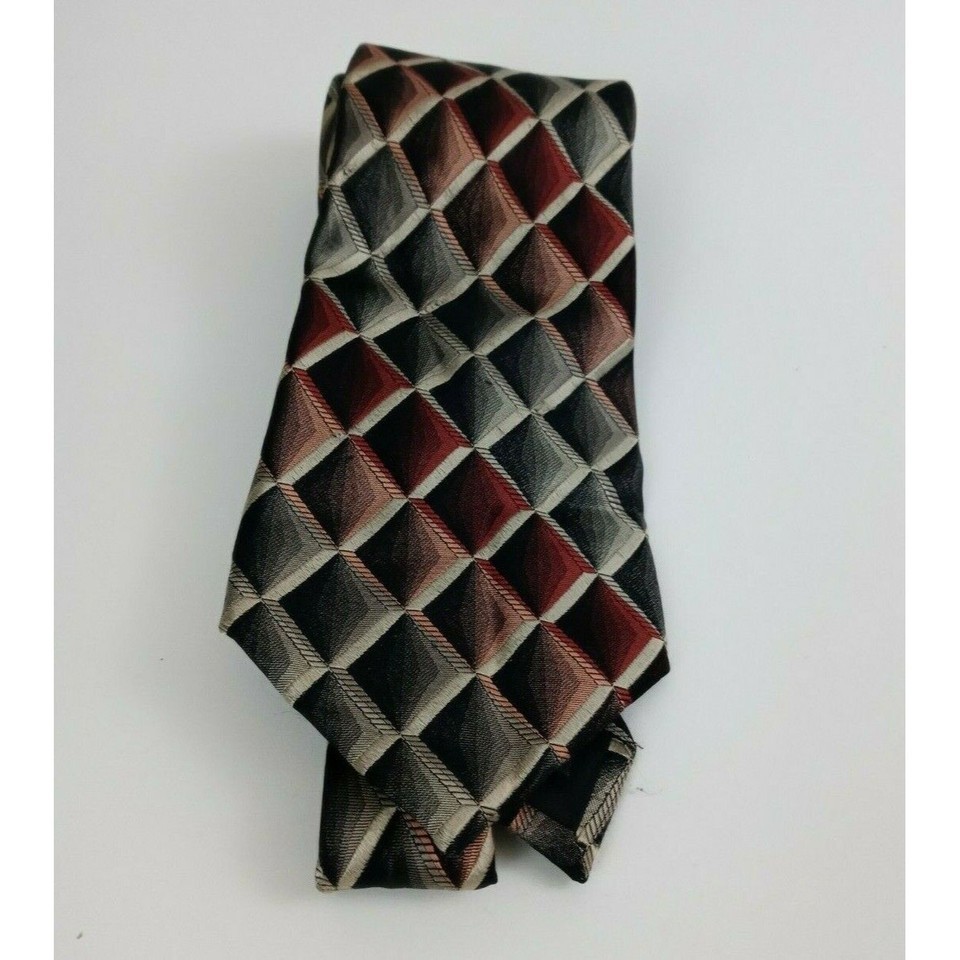 Crazy Horse Tie With Red & Gray/Silver Diamond Designs Item image 2