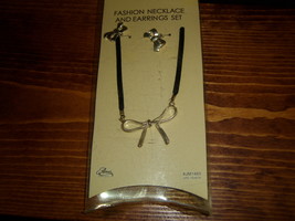 Fashion necklace and earrings set new in package - $4.00