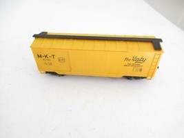 Ho Vintage Freight Car - Ahm Mkt Boxcar - Latch COUPLERS- Exc. - W8 - $3.93