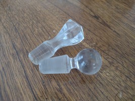 Two VINTAGE CLEAR GLASS CRYSTAL ROUND DECANTER Apothecary BOTTLE STOPPER... - $223.99 MXN