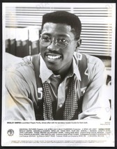 Jungle FEVER-8X10 B&amp;W PHOTO-WESLEY Snipes As Flipper Fn - £16.28 GBP