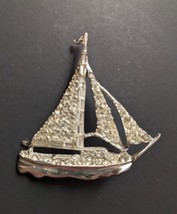 Sailboat Pin Brooch Vintage Rhinestone Sailing Silver Tone Boat Regatta ... - $96.74 MXN