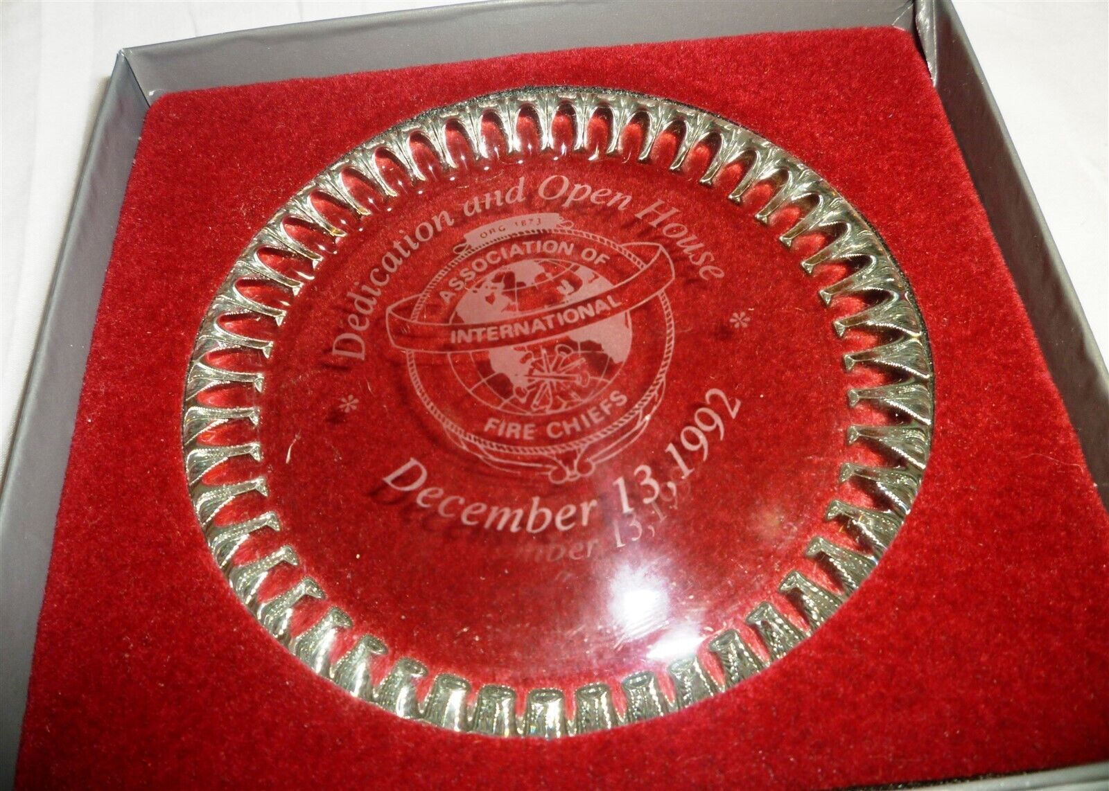 Primary image for COMMEMORATIVE '92 INTERNATIONAL FIRE CHIEFS OPEN HOUSE ETCHED GLASS PAPER WEIGHT
