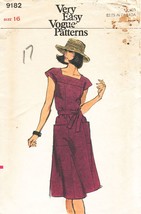 Misses' DRESS Vintage 1960s Vogue Pattern 9182 Size 16 - $15.00