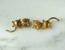 Pair of Vintage Gold Tone Kitty Cat Rhinestone Brooch Moving Tail C3583 - £43.52 GBP