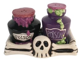 Poison 22340 Salt and Pepper Shaker Set on Skull Dish Ceramic Blue Sky - $441.02 MXN