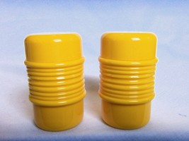 Abcd Marked Plastic Salt &amp; Pepper Shakers In Yellow - £7.71 GBP