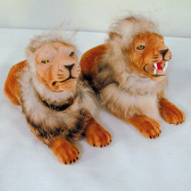 2 MOVING BOBBLE HEAD LIONS safari car window gift toy moving lion toy novelties - $9.55