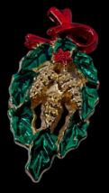 AAI Christmas Brooch Pin Vintage Pinecone Wreath Green Red Goldtoned Holidays - £11.91 GBP
