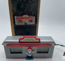 Hallmark Keepsake Ornament Santa&#39;s Diner Light Up Magic Christmas 1995 - £7.57 GBP