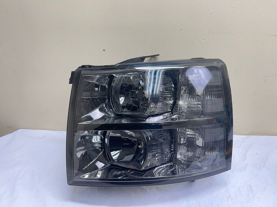 2007 2008 2009 2010 2011 2012 2013 CHEVY SILVERADO FRONT LEFT OEM HEADLIGHT - $50.00
