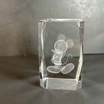 Bashful Mickey Mouse 3d Etched Disney Crystal Glass 3&quot;x2&quot; Paper Weight - $469.08 MXN