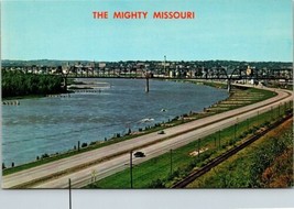 Color Postcard Of The Missouri River And The city Of Sioux City Iowa - £7.85 GBP