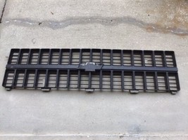 Original GM Chevrolet Chevy 1981 1982 Chevy Truck Pickup Suburban Blazer Grill - $96.53