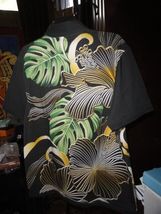Robert Graham Odessy Short Sleeve Shirt Size Medium NWTS image 2