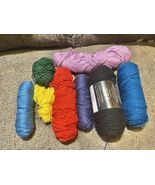 8 Assorted Rolls Of Yarn Lot Purple Yellow Block Green Blue Red - $130.19 MXN