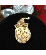 Etched SANTA CLAUS FACE Pin Vintage CHRISTMAS Brooch Goldtone 1 1/4&quot; Xmas - £10.21 GBP