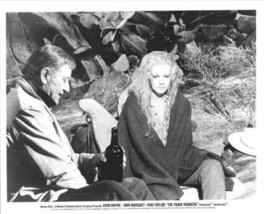 The Train Robbers 1973 original 8x10 photo John Wayne Ann-Margret at campout - £19.81 GBP