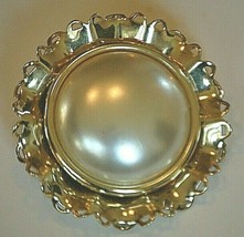 Costume Jewelry White Jelly Belly Button Brooch Pin Wavy Loop Outer Ring box d - £10.36 GBP