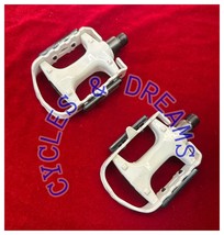 9/16&quot; BMX ALLOY BIKE PEDALS ALL WHITE WITH ORANGE REFLECTOR. - $18.80