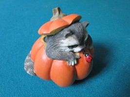 CHARMING TAILS BY FITZ &amp; FLOYD  FIGURINE &quot;REGINALD HIDEAWAY PUMPKIN&quot; HAL... - £19.46 GBP