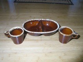 Vintage Hull USA Brown Drip Glaze Divided Serving Dish &amp; 2 Mug Cups Pottery - £31.65 GBP
