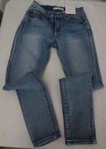 KanCan NWT Estilo Light Wash Jeans Cut 40960 Size 27 or 7 - £27.49 GBP