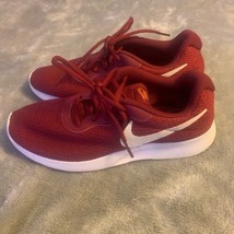 Men&#39;s Size 8 Nike Tanjun Burgundy Red Maroon White Tennis Shoes Running  - £35.24 GBP