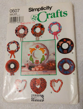 Simplicity Classic Holiday Wreaths Uncut Pattern #0607  - $7.92