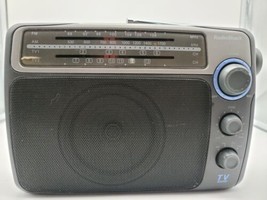 Vintage Radio Shack 12-887 Multiband Portable Radio AM FM TV1 TV2 w/Cord WORKING - £30.84 GBP