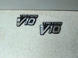 Ford F250 / Excursion Triton V10 OEM chrome and black emblem pair - £18.87 GBP