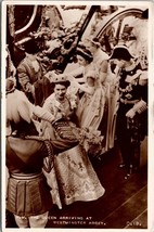 UK Royalty H.M. Queen Elizabeth II Arriving At Westminster Abbey Postcard Z9 - £7.15 GBP