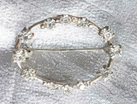 Elegant Prong-set Crystal Rhinestone Silver-tone Oval Brooch 1950s vint. 1 3/8&quot; - £9.80 GBP